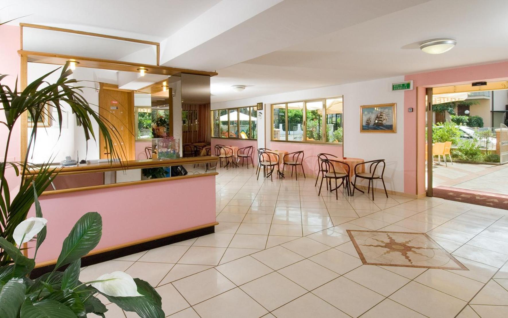 Hotel Levante Cervia Esterno foto